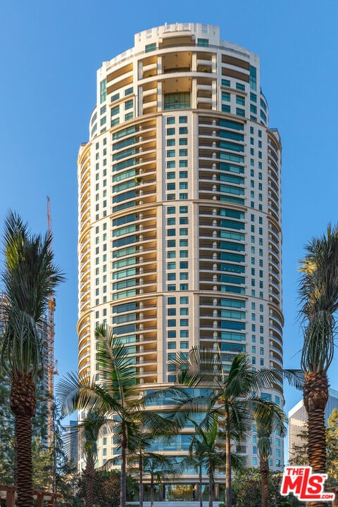 Foto principal - 1 W Century Dr