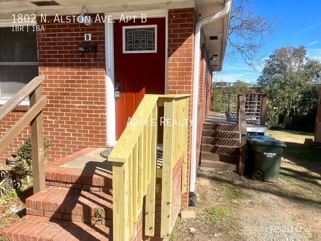 Foto del edificio - 1802 N Alston Ave