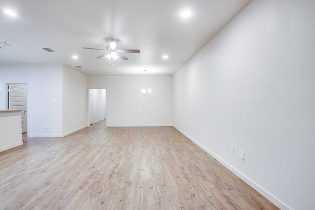 Building Photo - Beautiful New Townhome Located South of To...