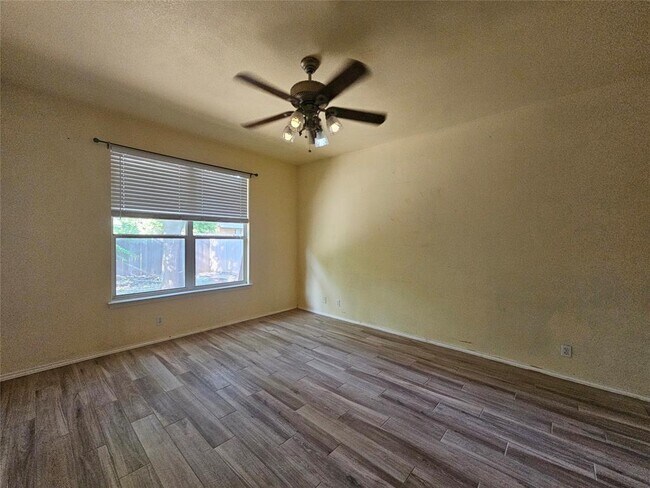 Foto del edificio - 8506 Hillrock Dr
