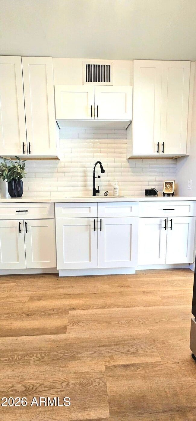 Building Photo - 1308 W Whitton Ave