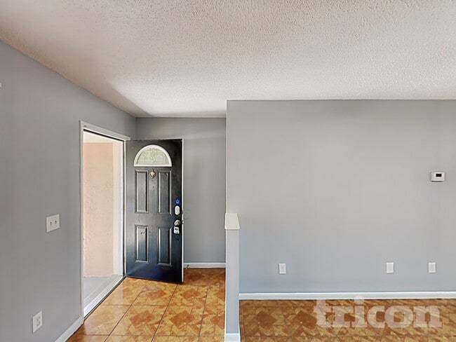 Foto del edificio - 8206 Clermont St