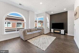Building Photo - 635 Slaters Ln