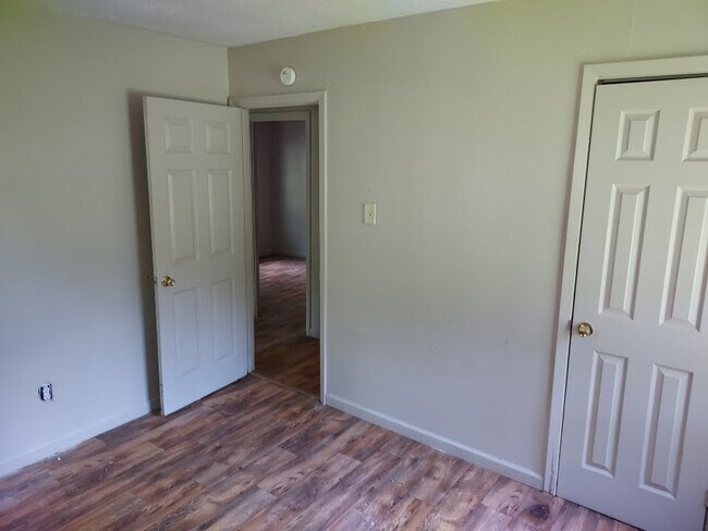 Foto del edificio - 59 Charmingdale Dr N