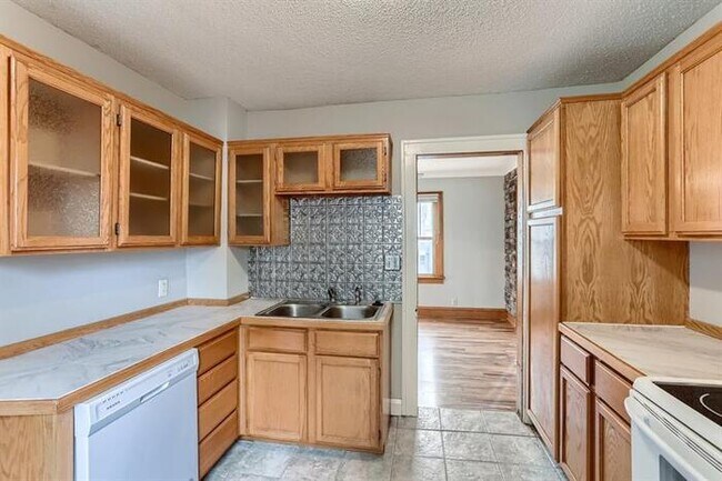 Building Photo - 3947 Unity Avenue N, Robbinsdale, MN, 55422