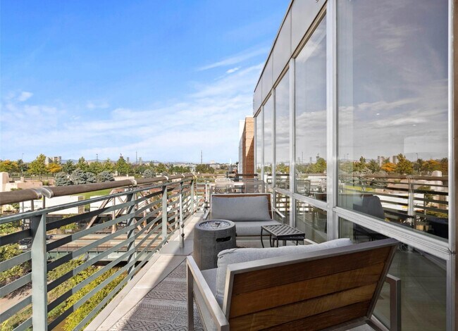 Foto del edificio - 1401 Delgany St