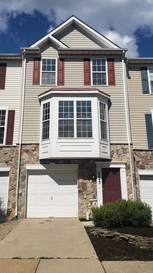 6943 Lerwick Ct, Alexandria, VA 22315 Townhome Rentals in Alexandria