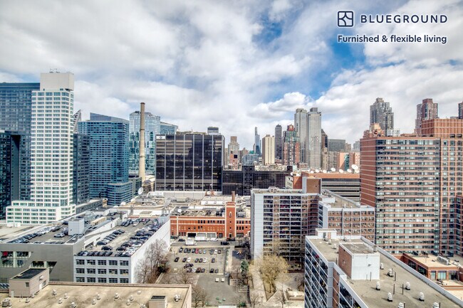 Building Photo - 550 W 54th St