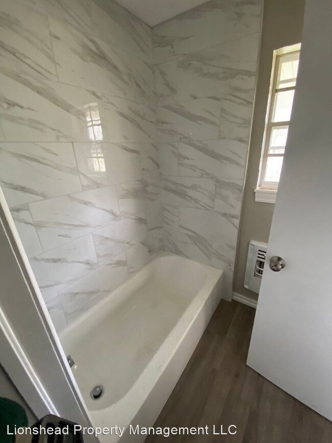 Building Photo - 4 br, 1 bath House - 904 Hunting Horse Trial