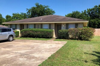 Building Photo - 3608 Comanche St