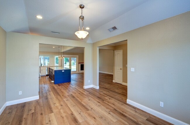 Building Photo - 8241 N Yorktown Dr