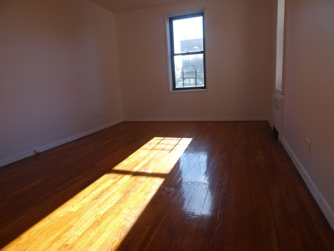 Primary Photo - 525 W 235th St