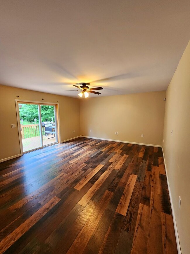 Building Photo - Beautiful 4 Bedroom house in Tobyhanna wit...