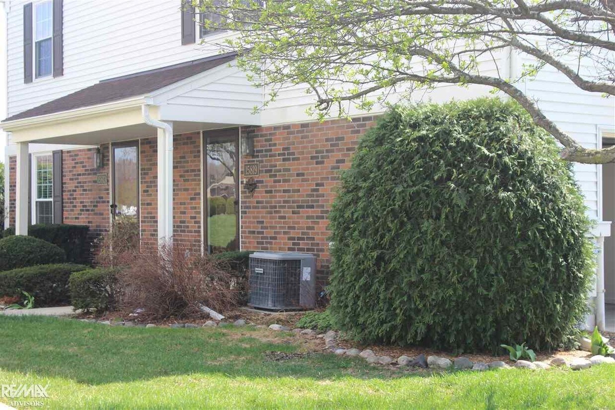 Primary Photo - 15819 Newport Dr