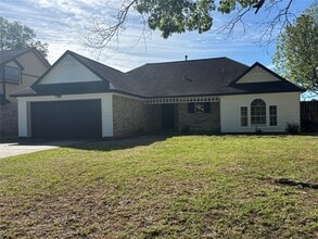Building Photo - 2014 Lexington Woods Dr