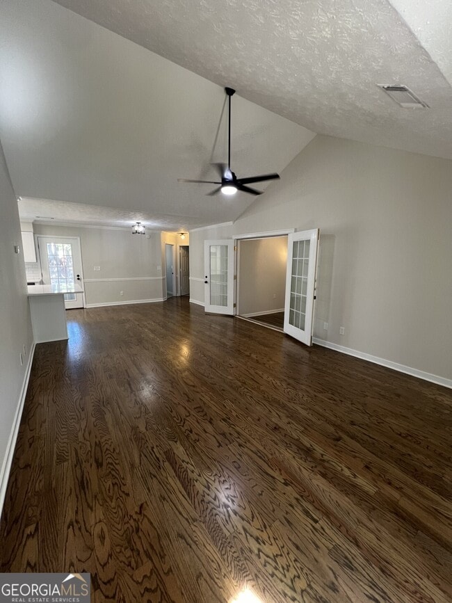 Building Photo - 210 Valley View