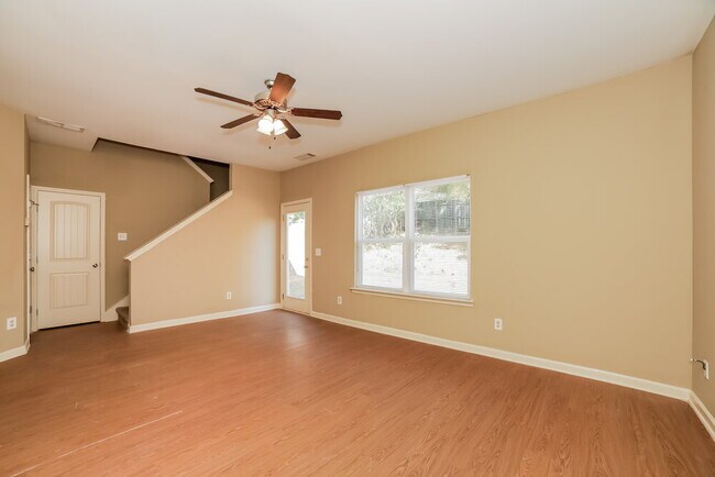 Foto del edificio - 498 Highland Falls Dr