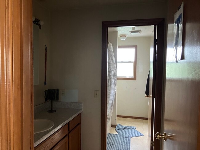 Foto del edificio - 2120 NE 54th St
