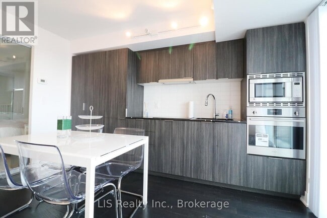 Photo du bâtiment - 955 Bay St.