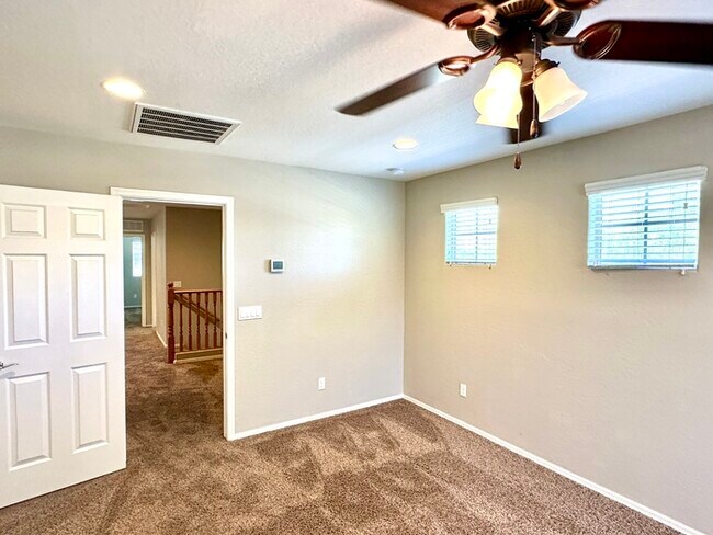 Foto del edificio - Exceptional 3BR home in gated Westridge Park! Loft, granite kitchen, stainless appliances, 2-car ...