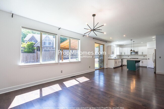 Foto del edificio - Updated Luxury Home on Mount Scott - 4 Bed...
