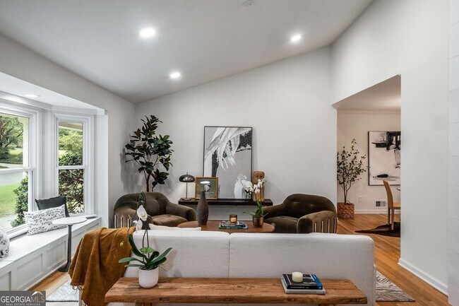 Foto del edificio - 1866 Wildwood Pl NE