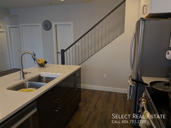 Building Photo - 8466 Midtown Wy