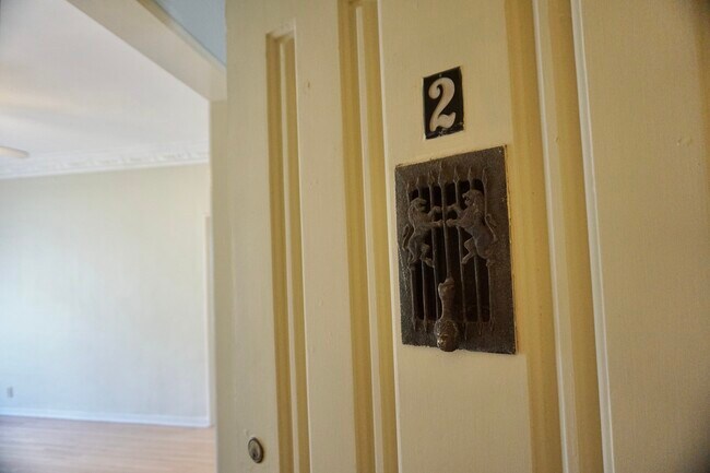 Foto del edificio - 5434 Russell Ave