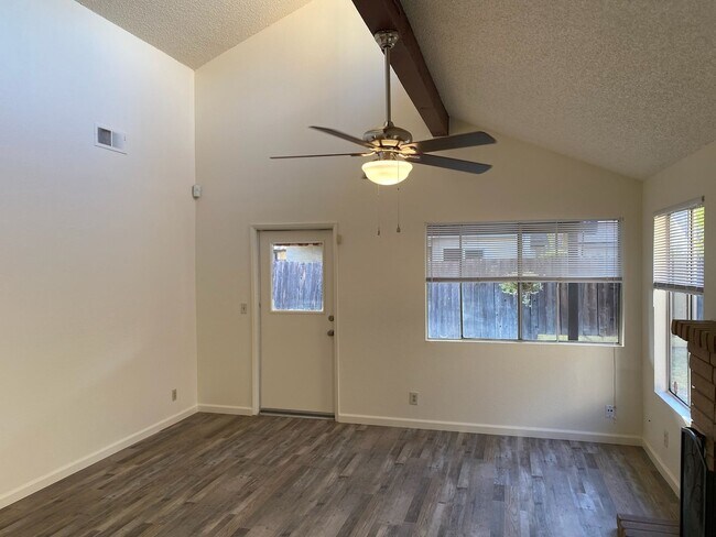 Foto del edificio - 2335 N Edison St