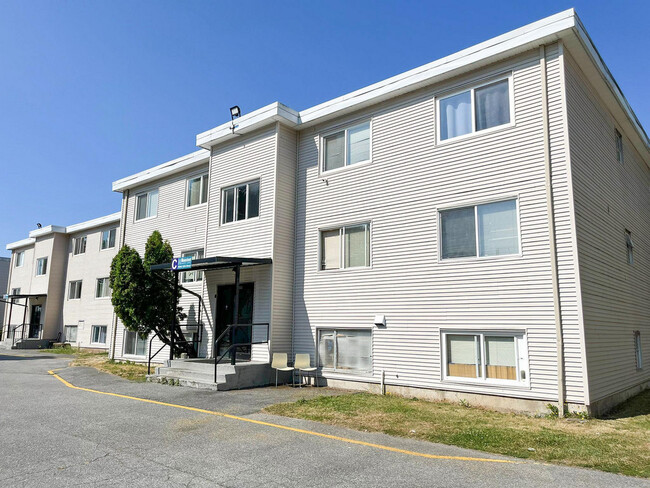 Building Photo - Hillside Place Apartments