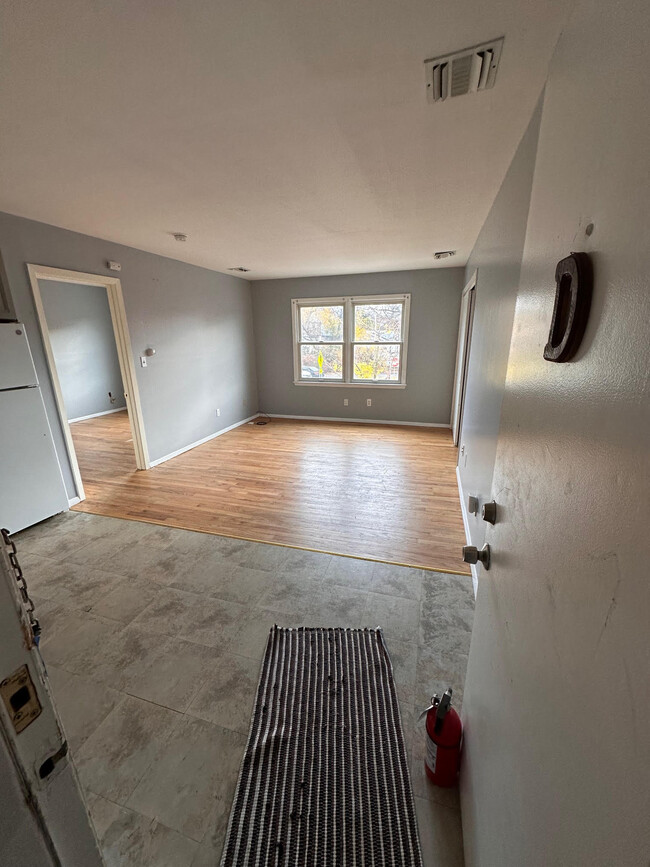 Biew looking into apartment from hallway. - 258 S Main St