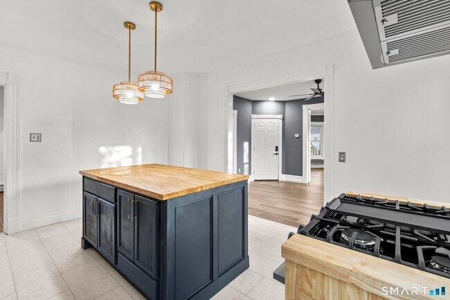 Building Photo - 23 N Beacon St