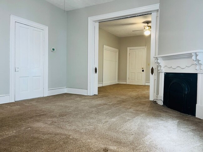 Building Photo - 606 Broad St