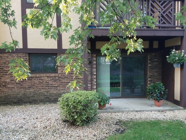 Building Photo - 1610 Thames Ct