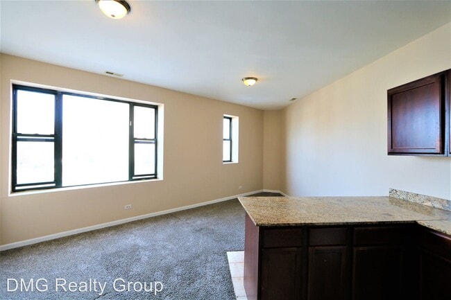 Building Photo - 2920 E 79th St