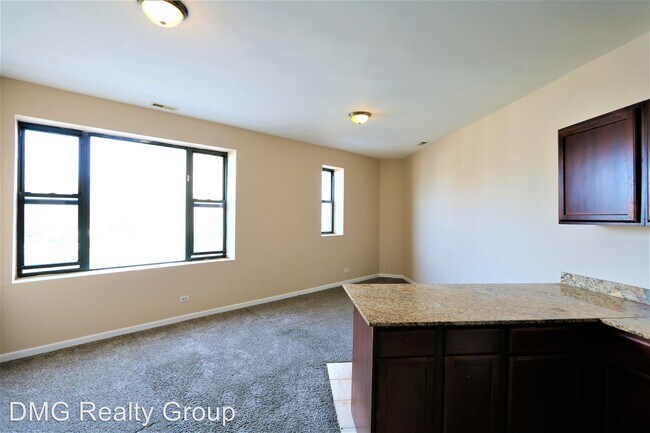 Foto del edificio - 2920 E 79th St