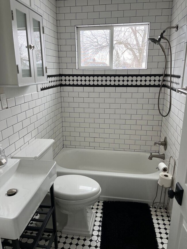 Building Photo - 2 br, 1 bath House - 2023 8th Ave North