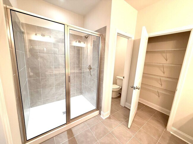 Building Photo - 1278 Ainsworth Alley