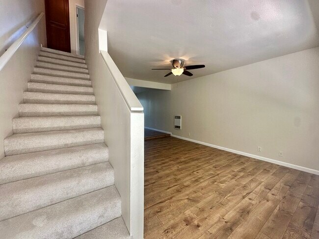 Building Photo - Beautifully Renovated Multi-Level Living C...