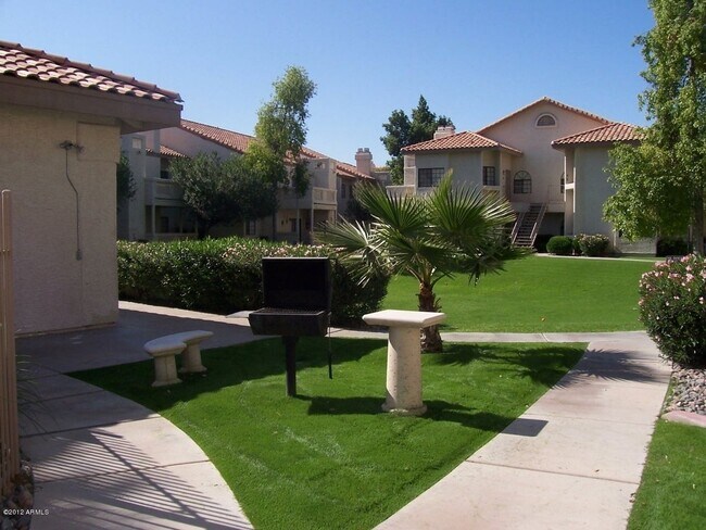 Foto del edificio - 930 N Mesa Dr