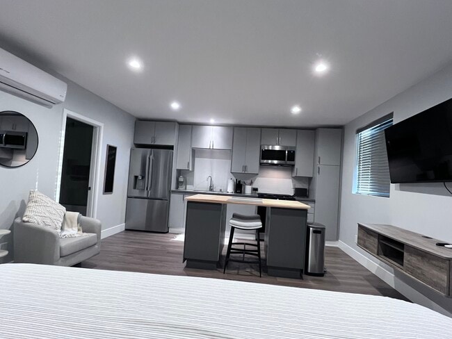 Interior - 7718 Sedan Ave