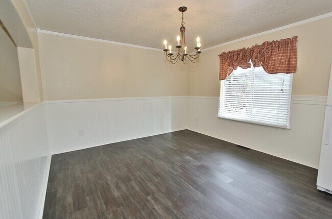 Foto del edificio - Spacious Home in Quiet Neighborhood