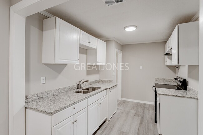 Building Photo - 912 54th St
