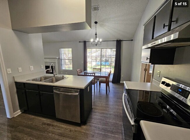 Building Photo - 2428 Beechnut Ln