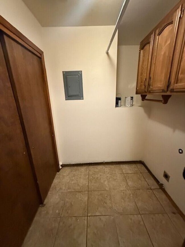 Foto del edificio - Incredibly spacious two-story condo in a NE heights neighborhood.