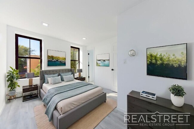 Foto del edificio - 4 Bed 3 bath Upper Duplex in Bed Stuy Townhouse!