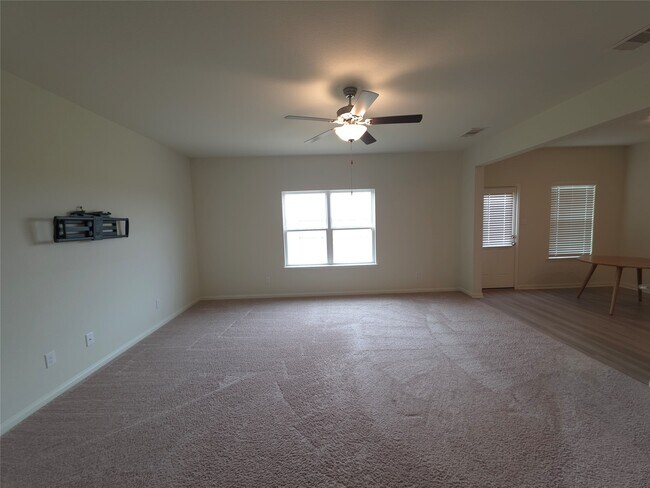 Foto del edificio - 305 Lone Mountain Dr