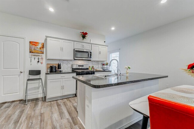 Foto del edificio - 5122 Sequoia Hts Ln