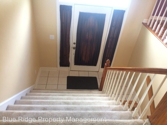 Foto del edificio - 203 Meadow View Farms Dr