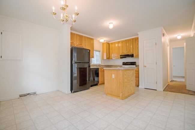 Building Photo - Located in Wiles Hill - Large 4 Bedroom House -  Available 8/05/2026